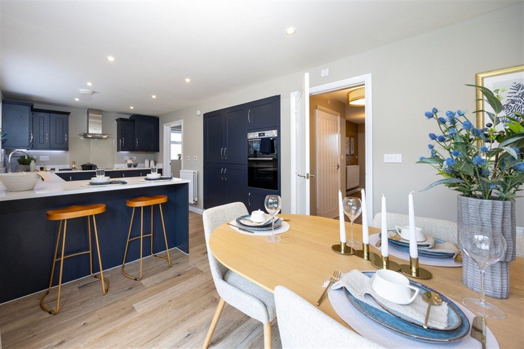 Property photo 3 of 10 Kitchen Diner Family Room