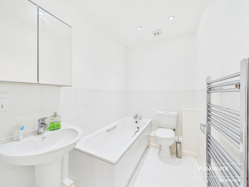 Property photo 2 of 10 Bath