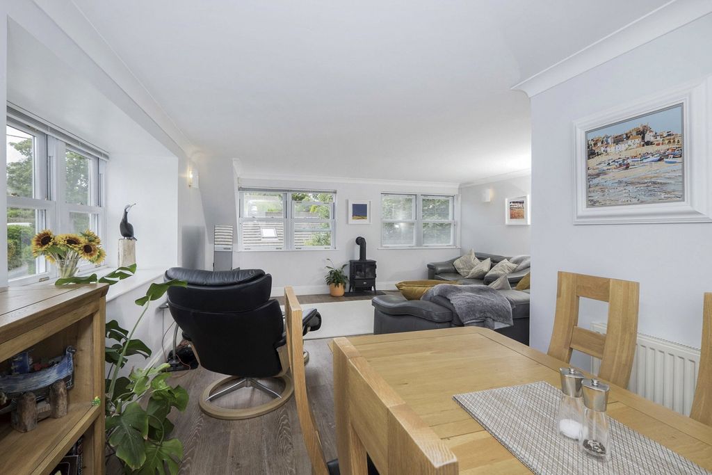 Property photo 3 of 15 Pbox-Img.Jpg