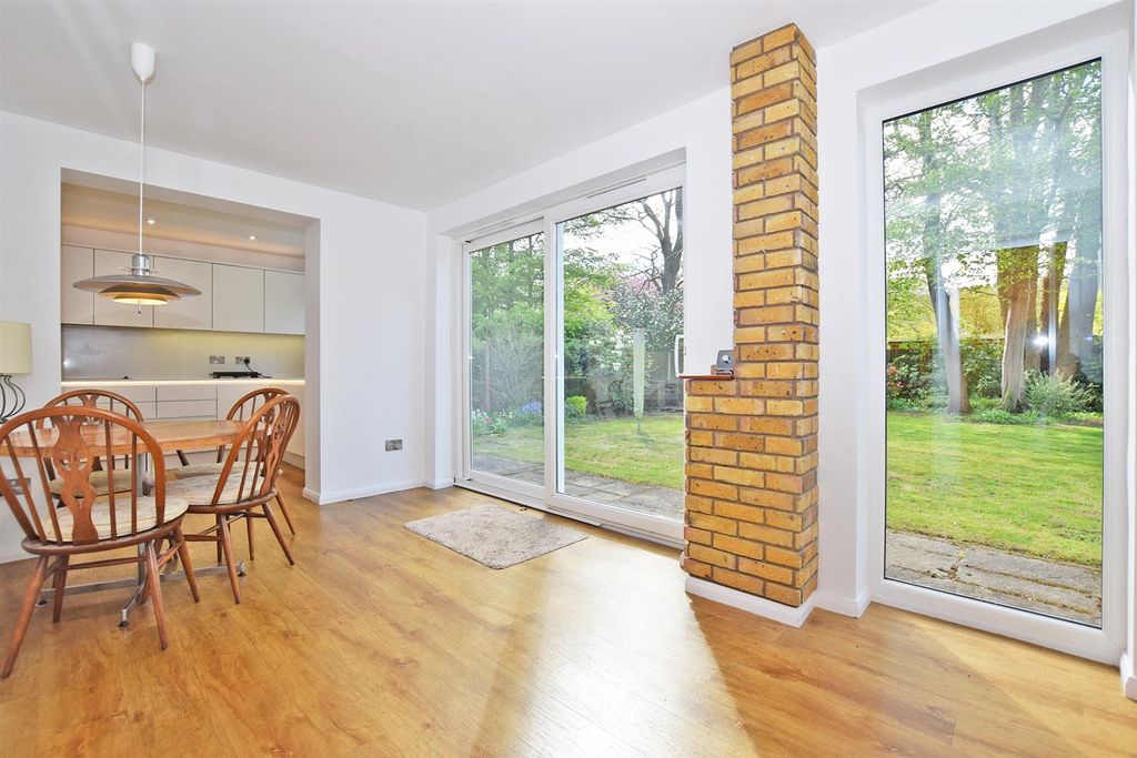 Property photo 3 of 16 Breakfast Room