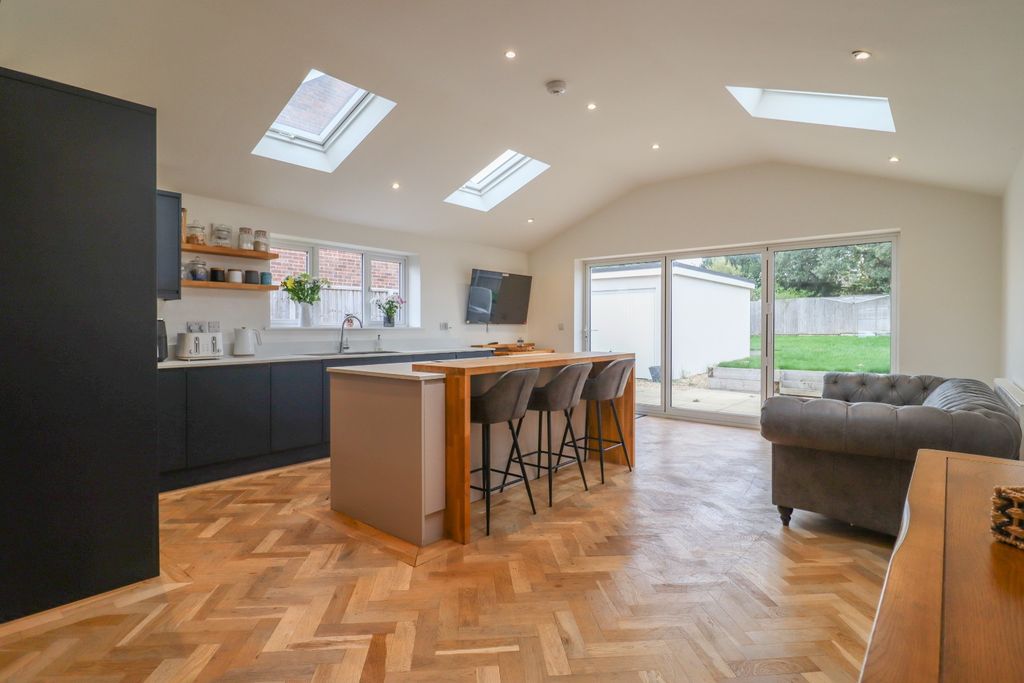 Property photo 2 of 21 4406325