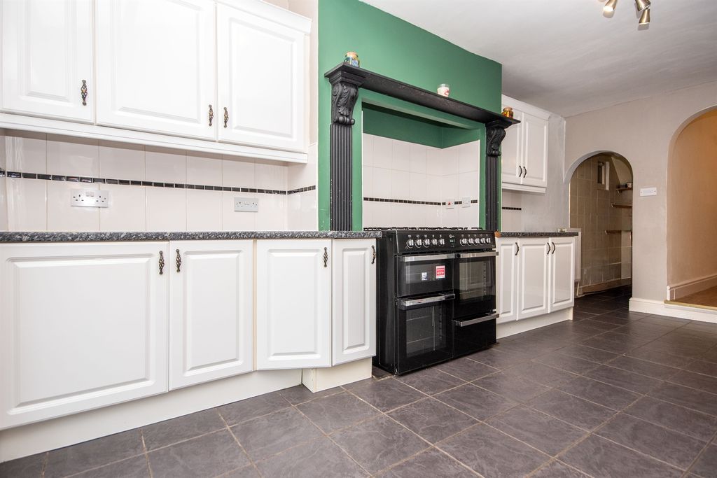 Property photo 2 of 13