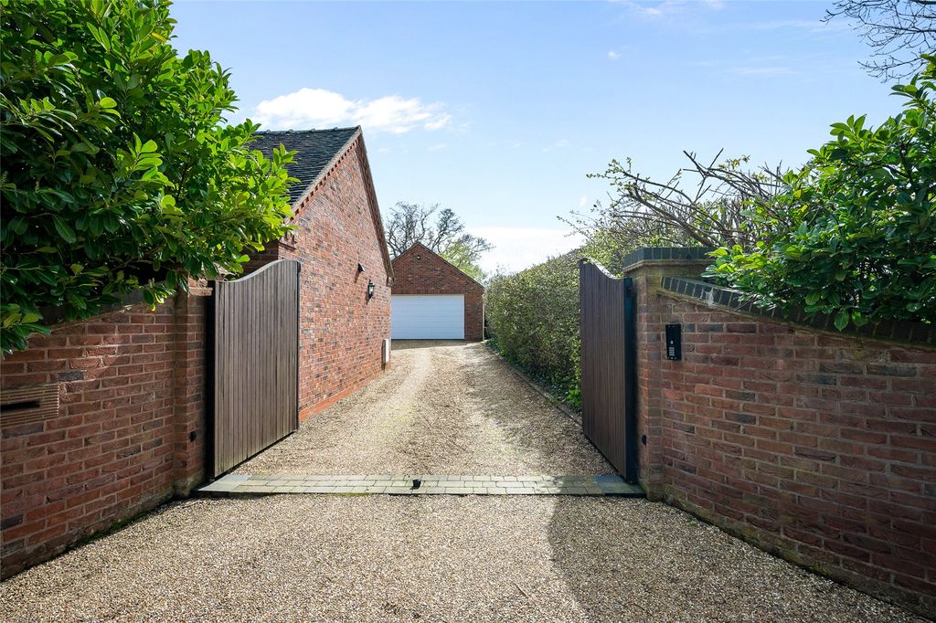 Property photo 2 of 17 Driveway