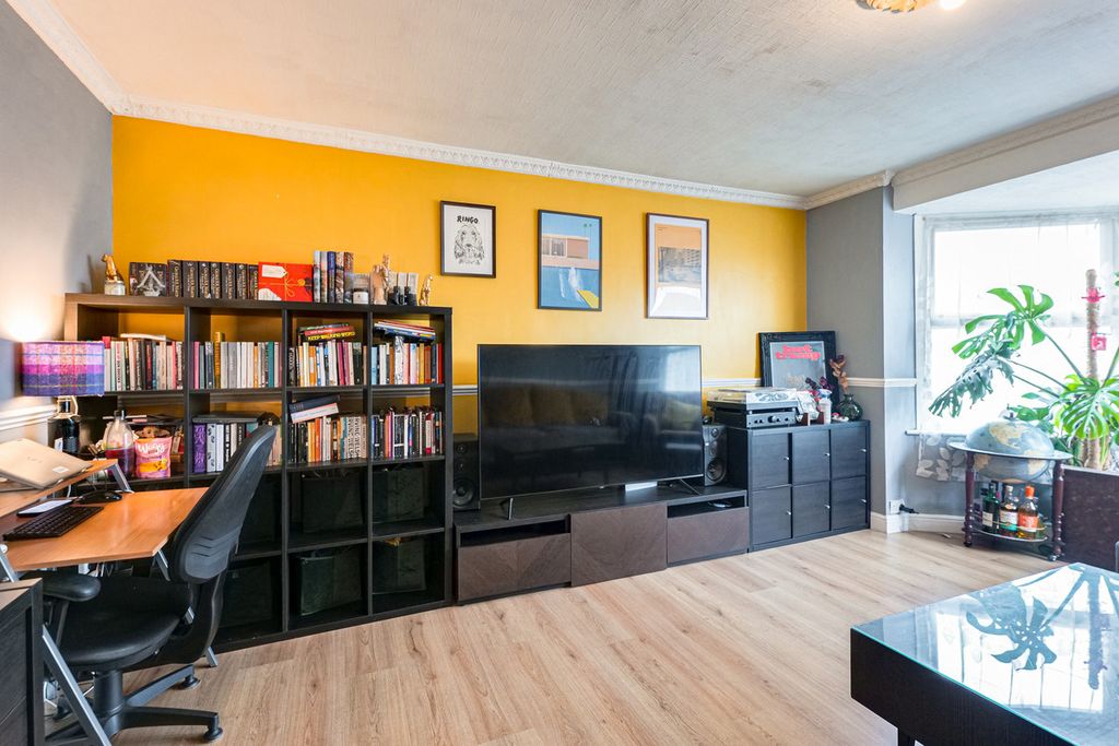 Property photo 2 of 25