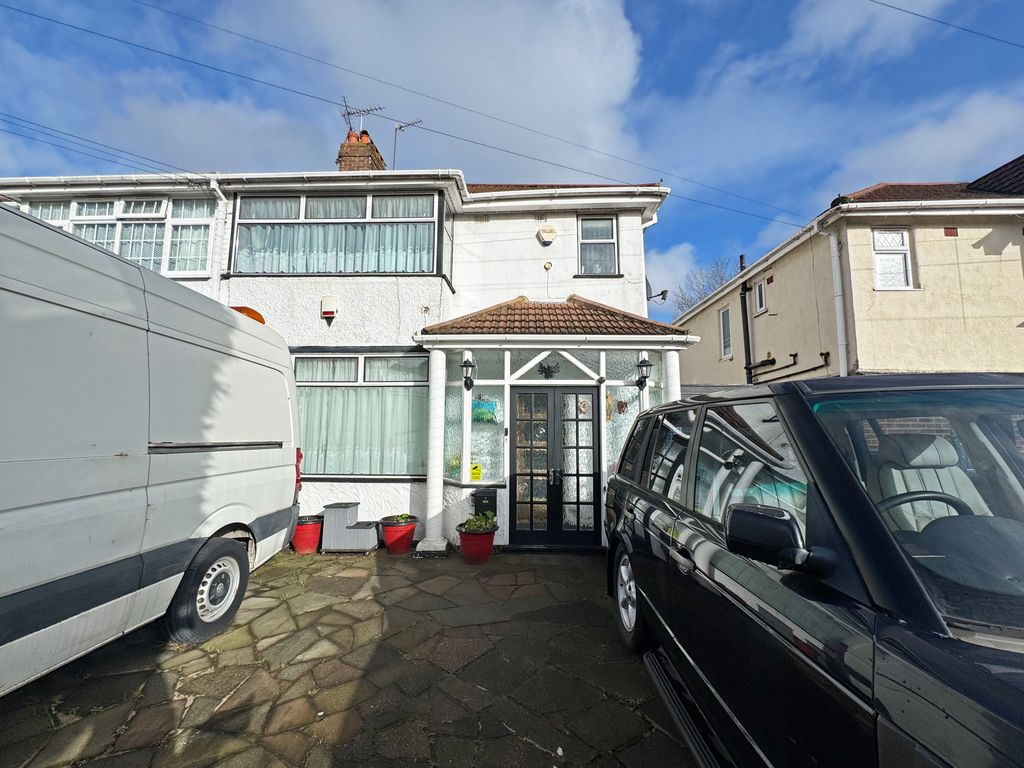 Property photo 2 of 19