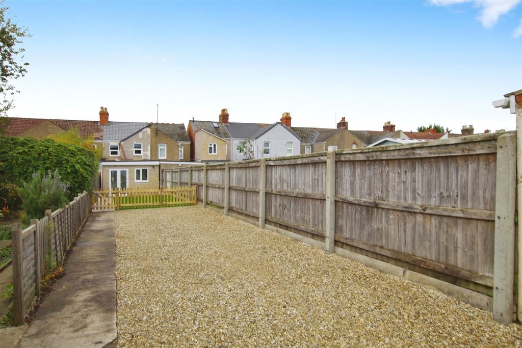 Property photo 3 of 14 Parking