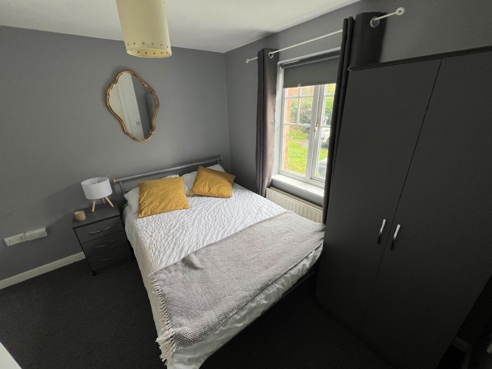 Property photo 3 of 8 Well-Presented Double Bedroom With A Comfortable d...