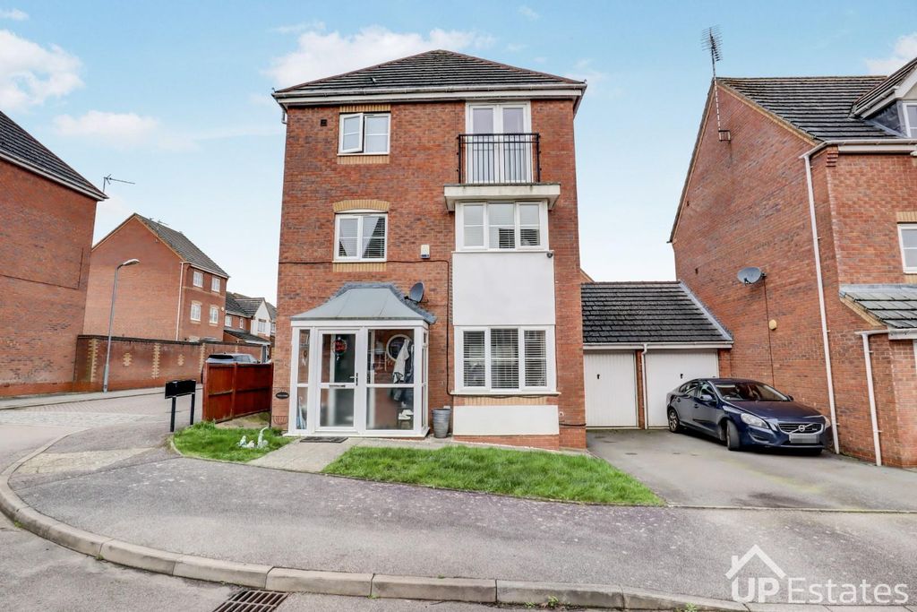 Property photo 1 of 15 Front Aspect