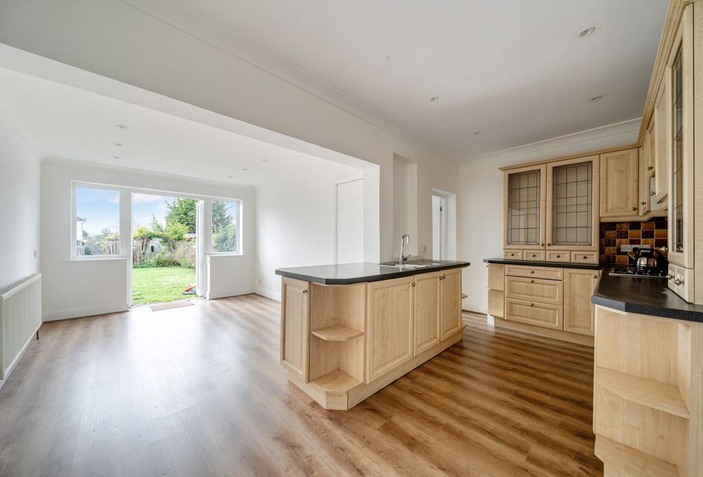 Property photo 2 of 19 1425046-11-69B7Ef...