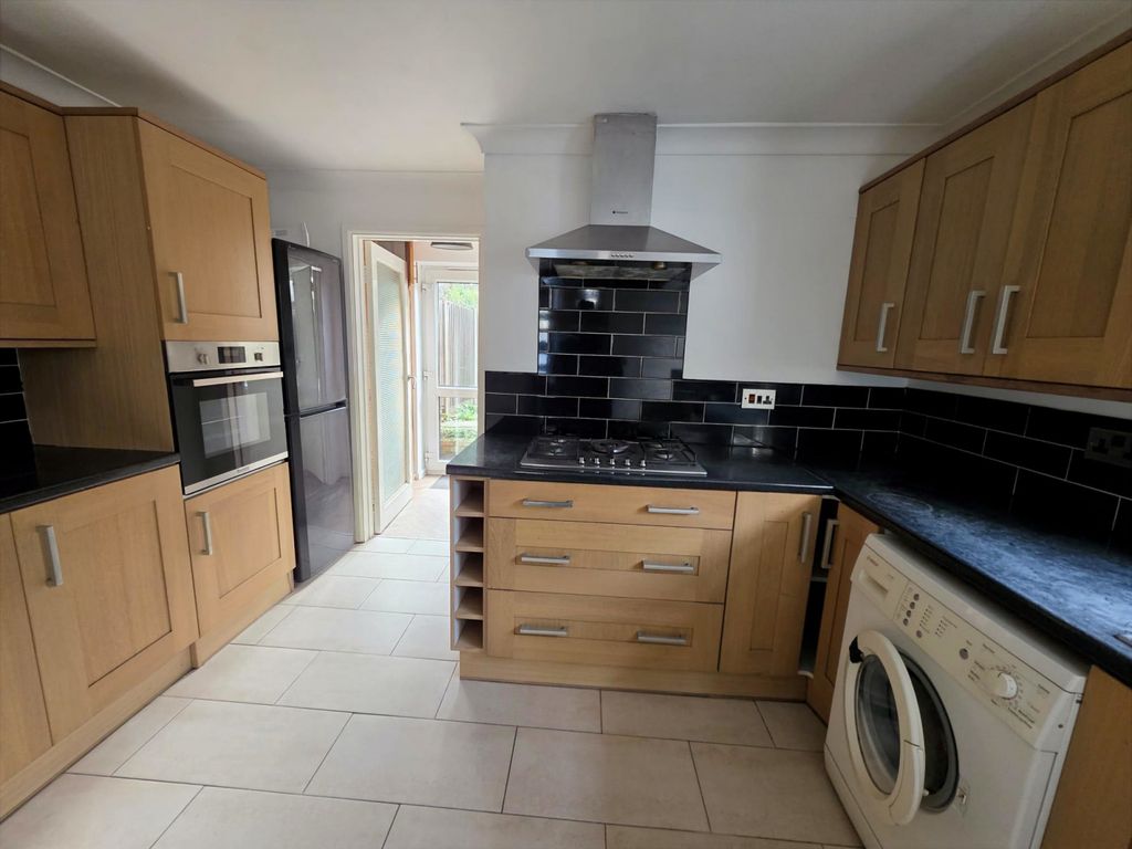 Property photo 3 of 8 Gallery