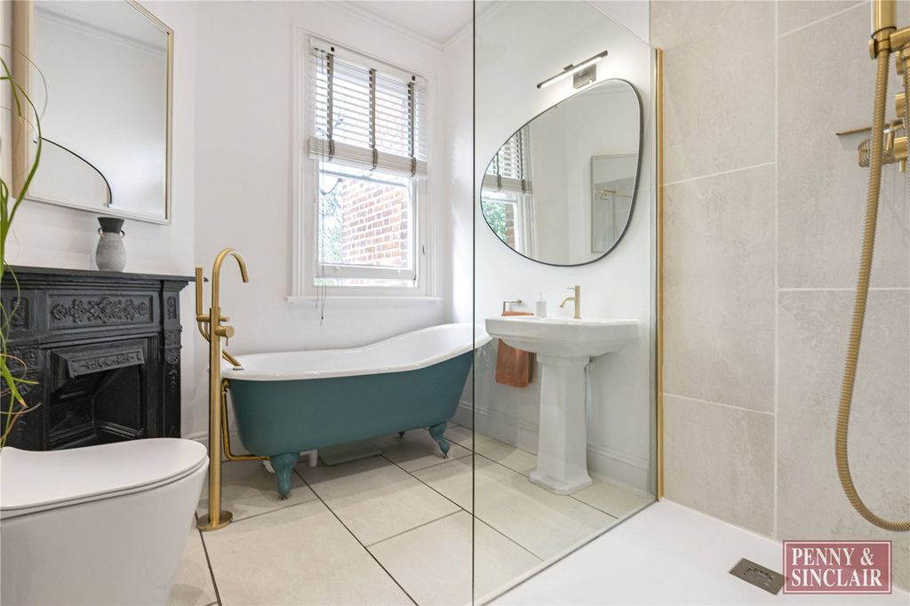 Property photo 2 of 11 Picture No. 17