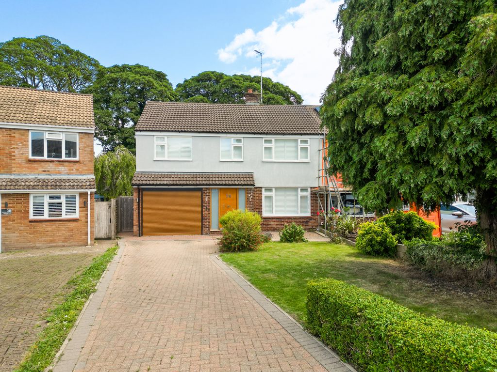 Property photo 1 of 26 Nathaniel Walk, Tring