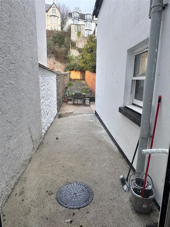 Property photo 3 of 5 Garden Fl 1.Jpg