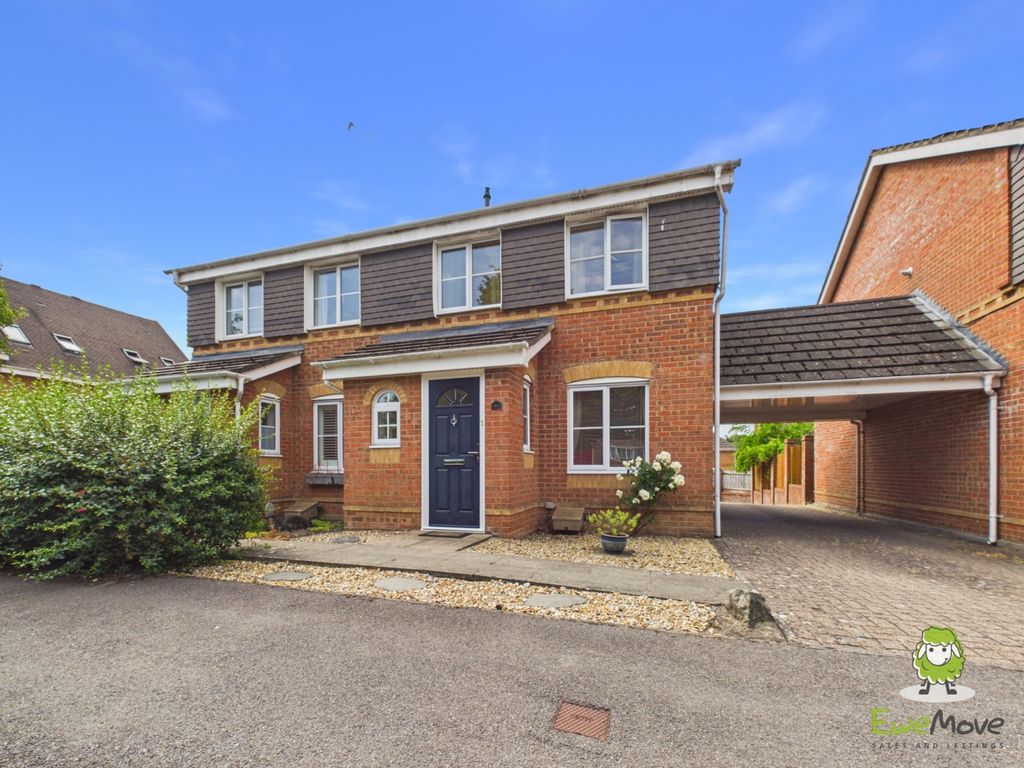 Property photo 1 of 22 Ewemove Estate Agents Basingstoke - Arcadia Close