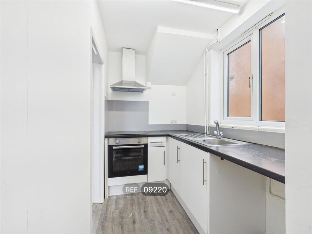 Property photo 2 of 10 Kitchen