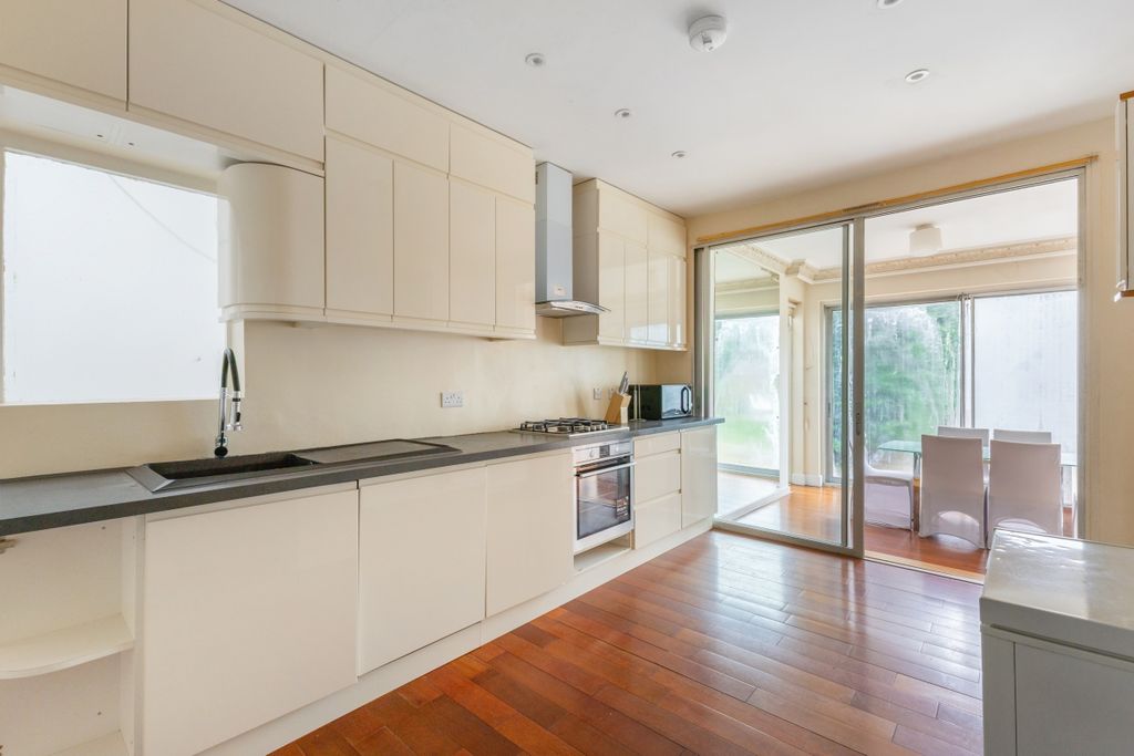 Property photo 2 of 9 2