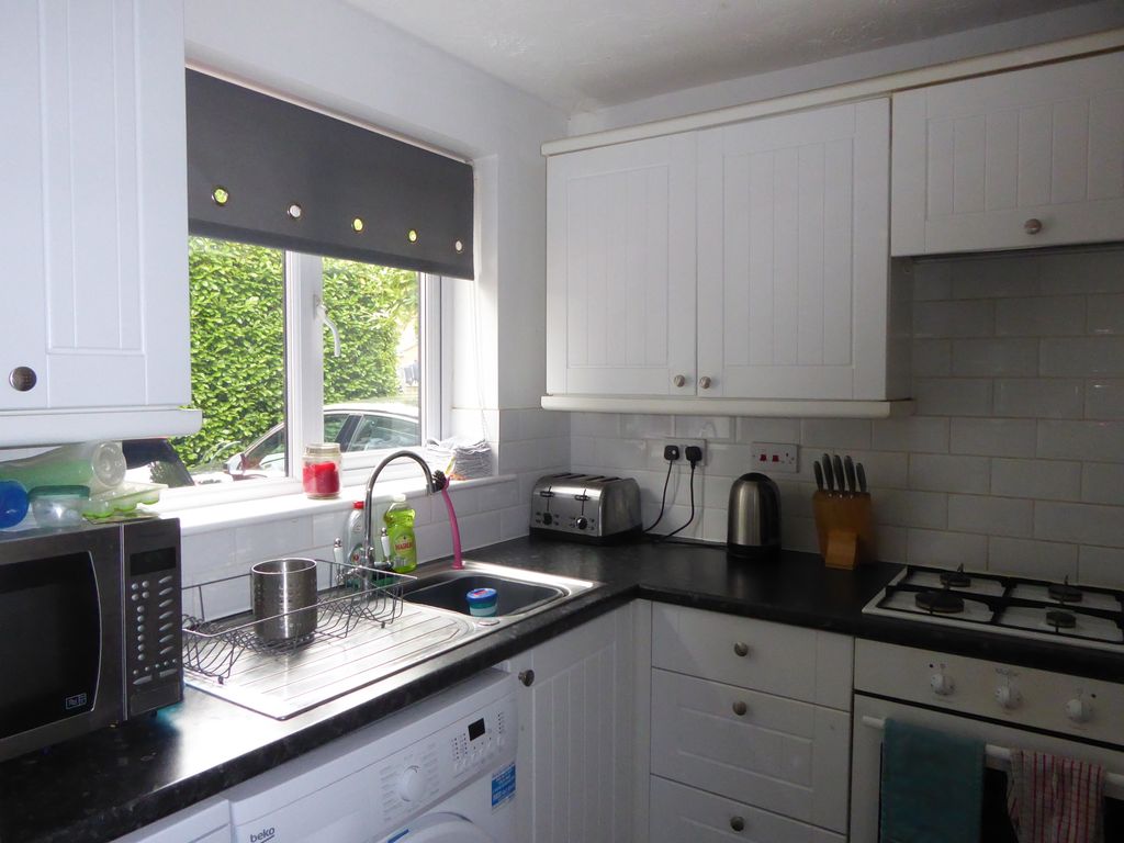 Property photo 2 of 9 Kitchen