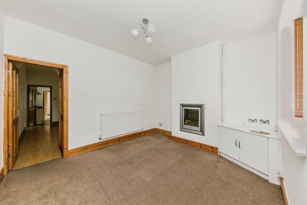 Property photo 3 of 11 Pbox-Img.Jpg