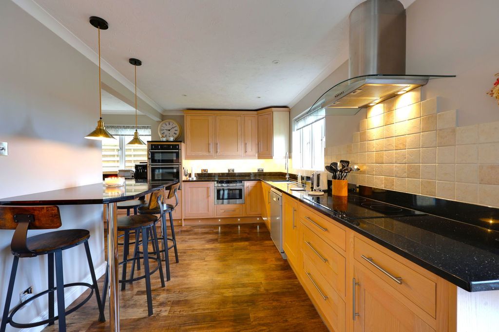 Property photo 3 of 52