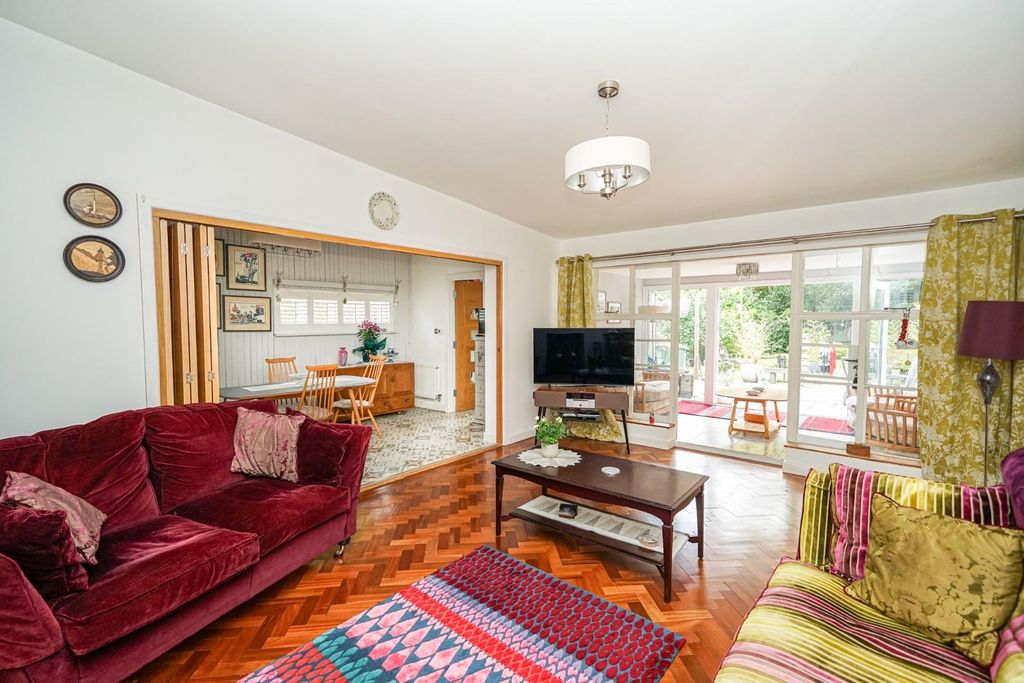 Property photo 2 of 33