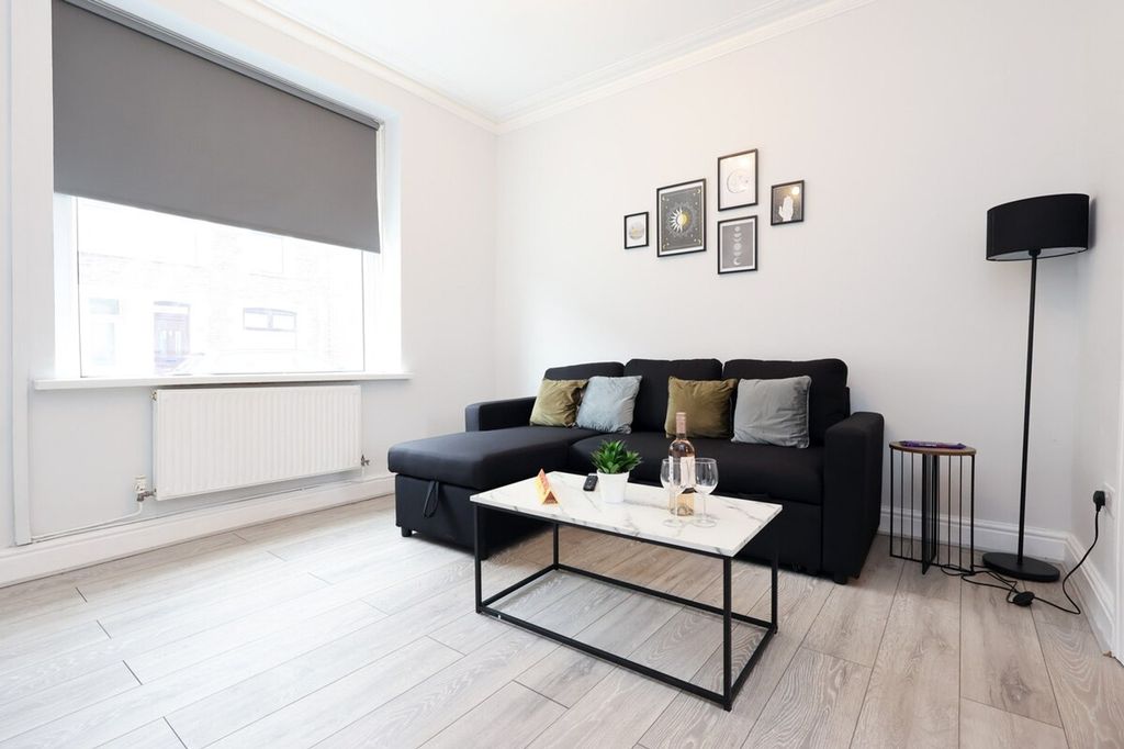 Property photo 1 of 68 Living Room