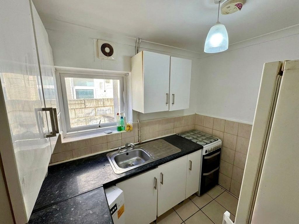 Property photo 2 of 16 Picture No. 28
