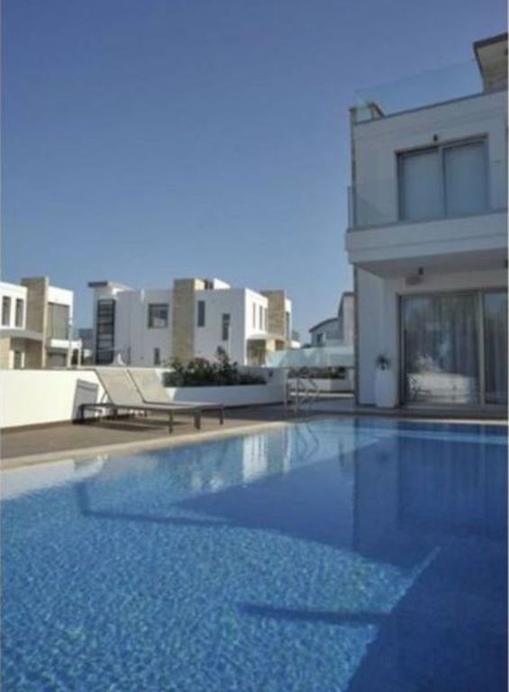 Property photo 2 of 41 Villa With Private