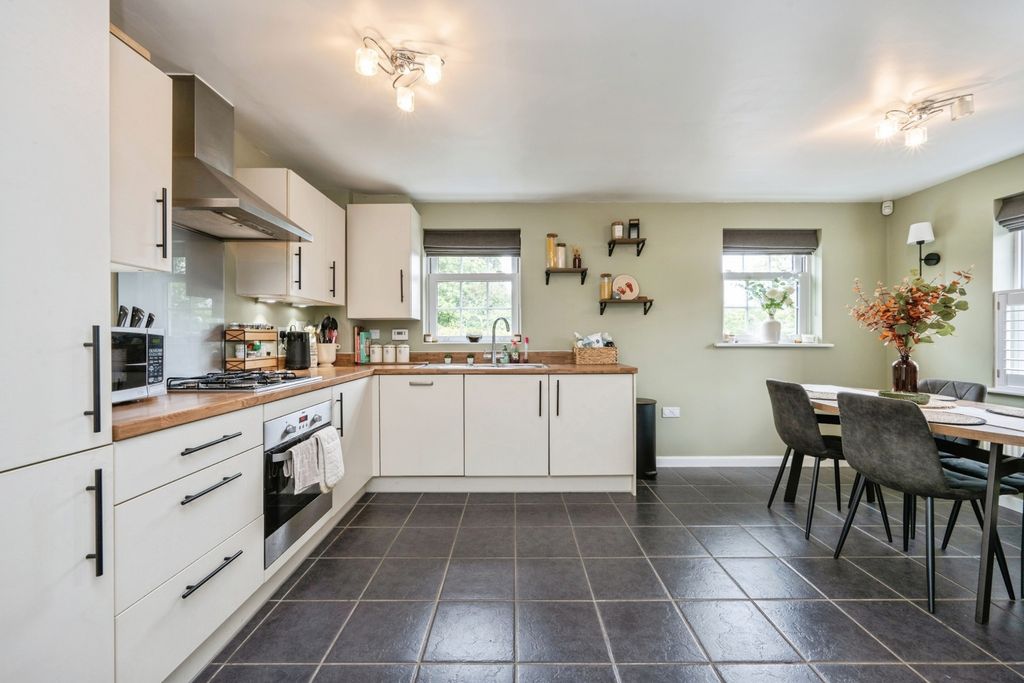 Property photo 3 of 22 Pbox-Img.Jpg
