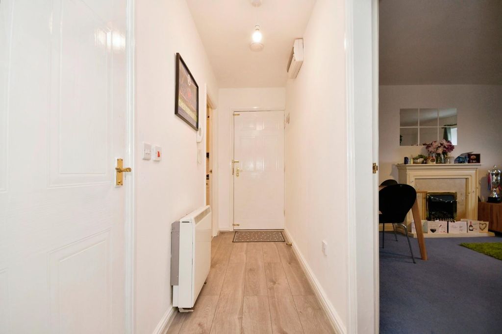 Property photo 2 of 22 Hallway