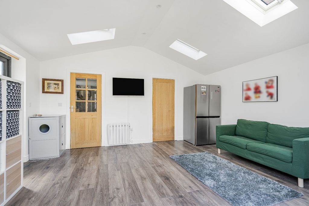 Property photo 3 of 23 5147392