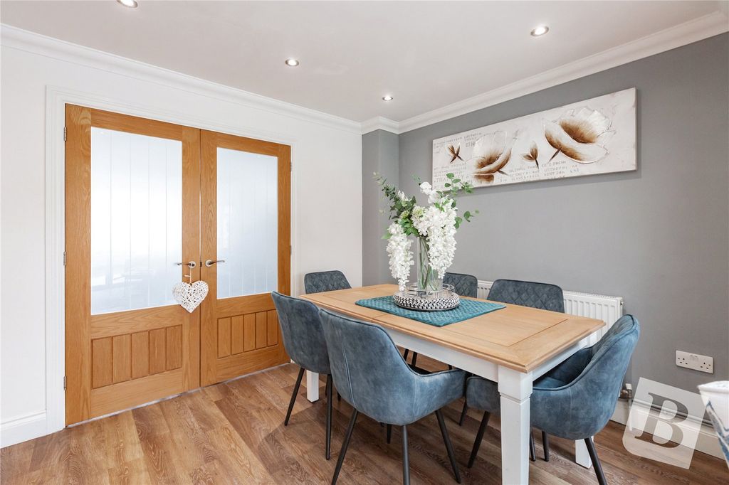 Property photo 3 of 23 Dining Area