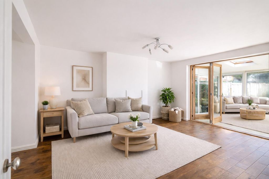 Property photo 2 of 10 Lounge.Png