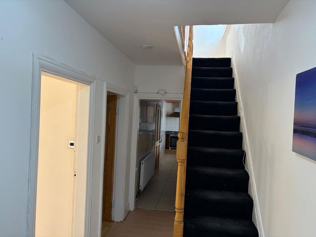 Property photo 3 of 34