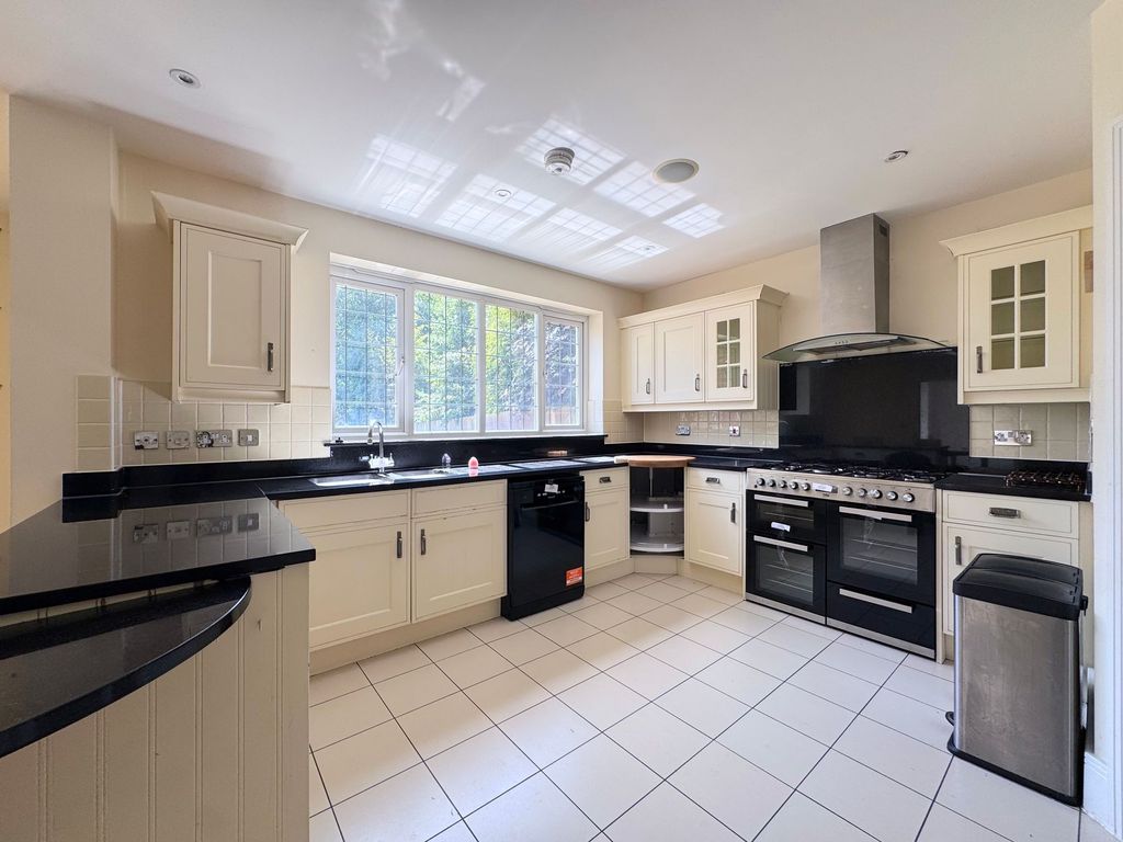 Property photo 3 of 24 Kitchen