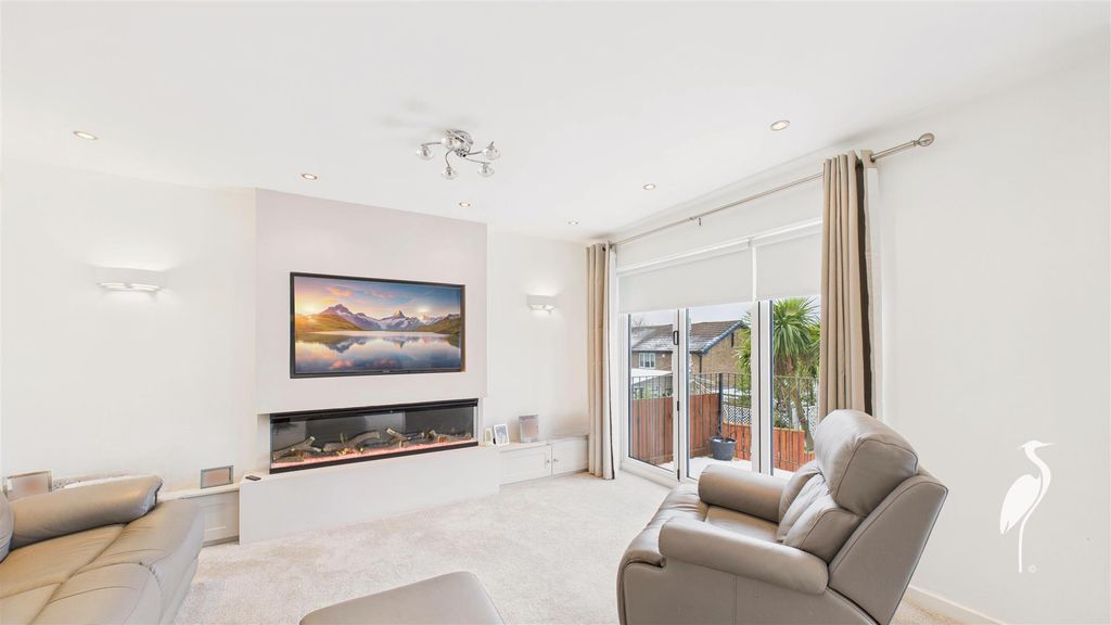 Property photo 2 of 21 Lounge