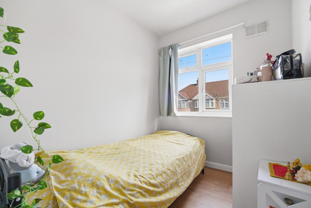 Property photo 2 of 9 8