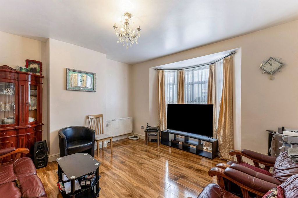 Property photo 2 of 8