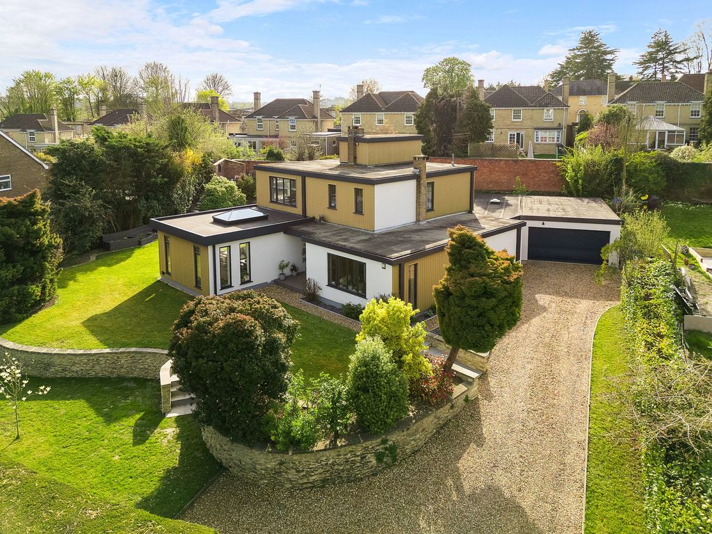 Property photo 2 of 43