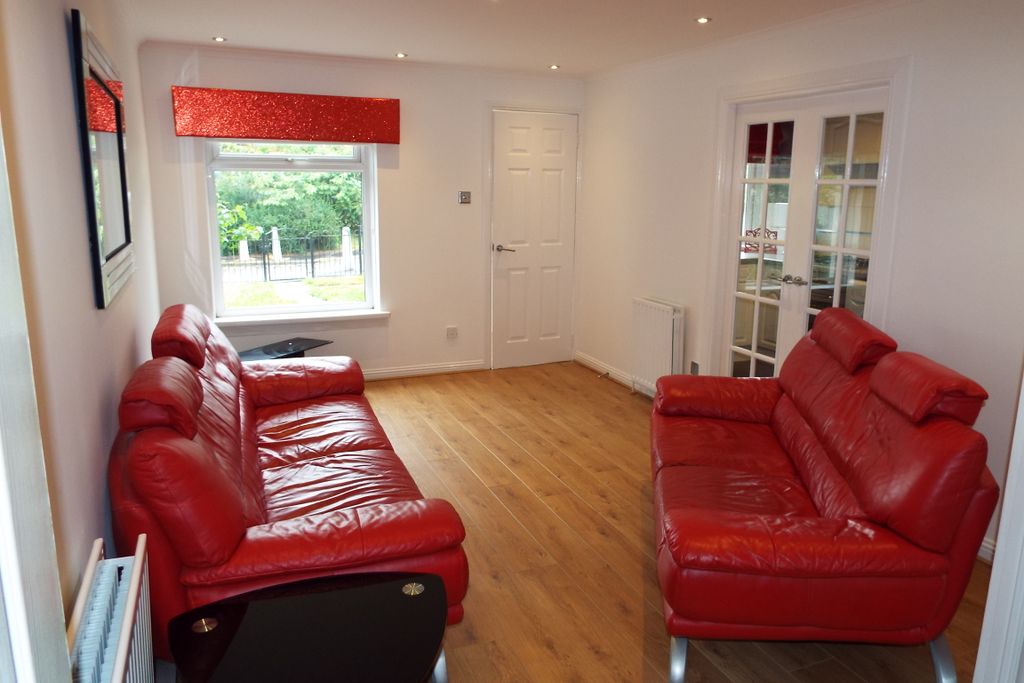 Property photo 2 of 9 Lounge