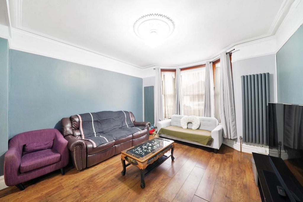 Property photo 1 of 8
