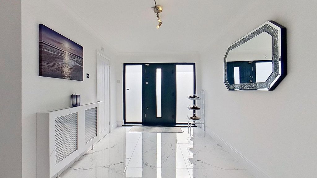 Property photo 3 of 27