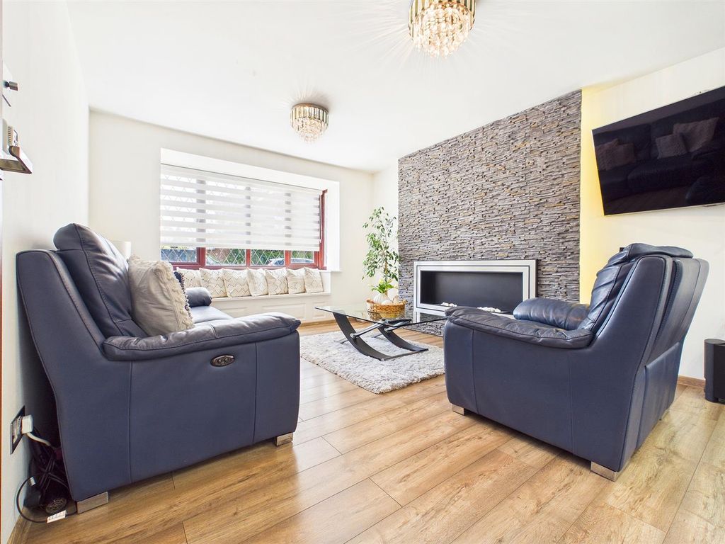 Property photo 2 of 27 Lounge