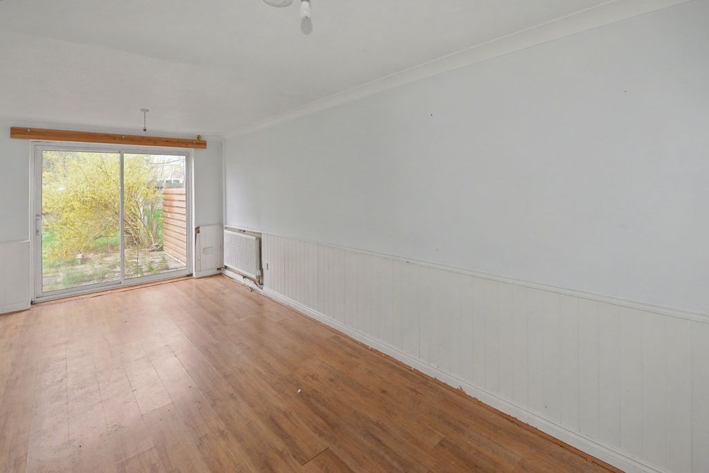 Property photo 2 of 17 61 Colesbourne Road, Solihull, West Midlands, B92 8Lf