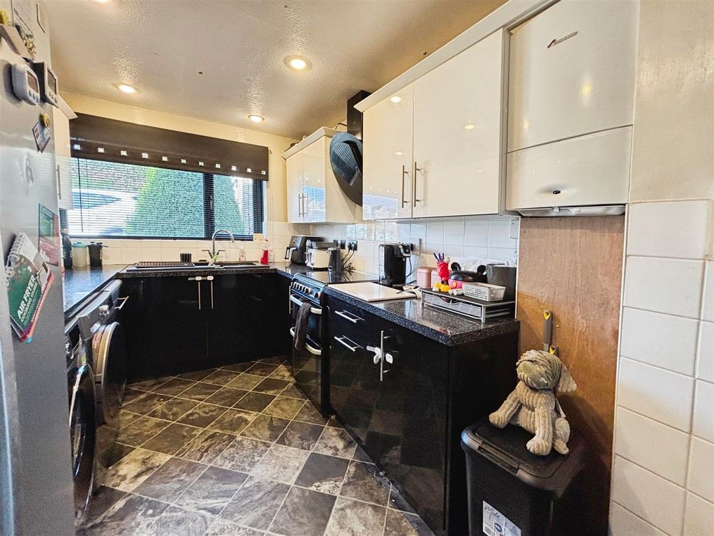 Property photo 3 of 20 Kitchen