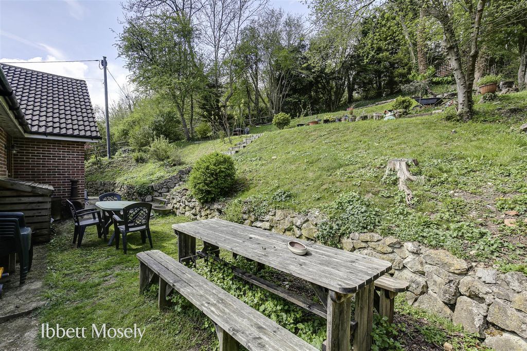 Property photo 2 of 22 30 Garden.Jpg