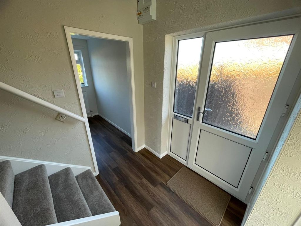 Property photo 2 of 14 Entrance Hall.Jpg