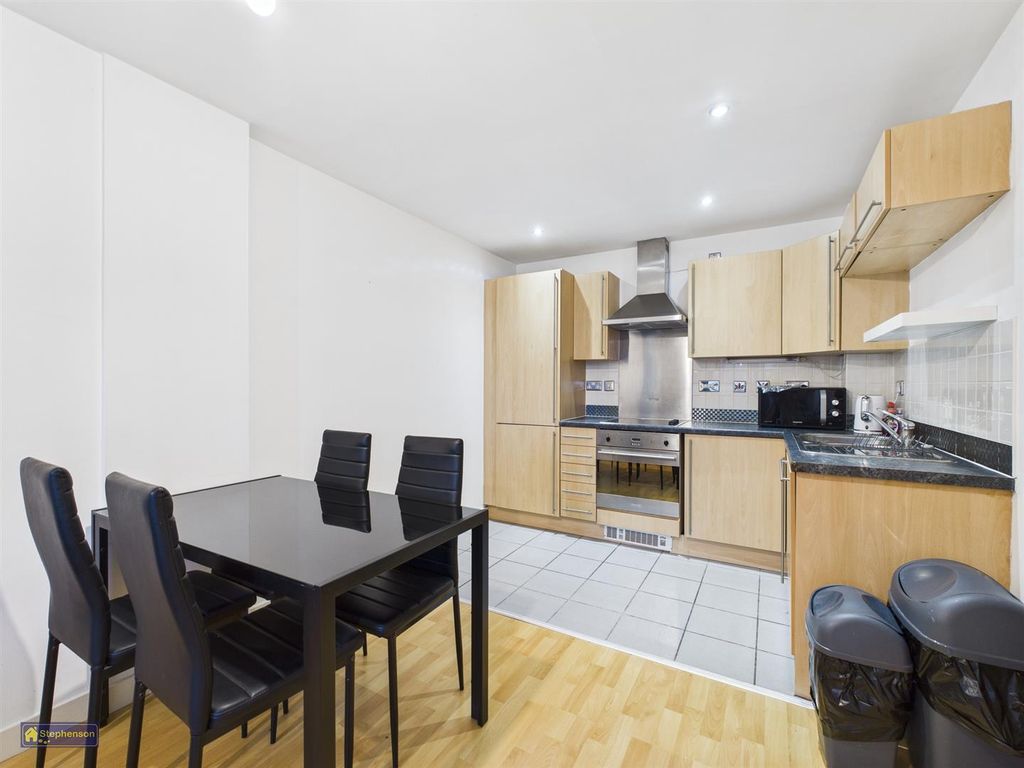 Property photo 3 of 8 Kitchen Dining Area