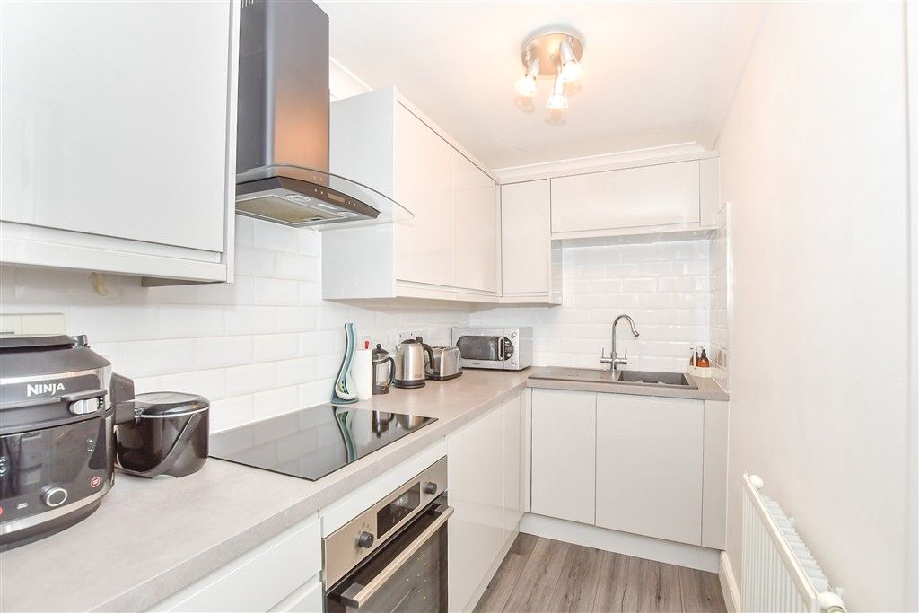 Property photo 3 of 8 Kitchen