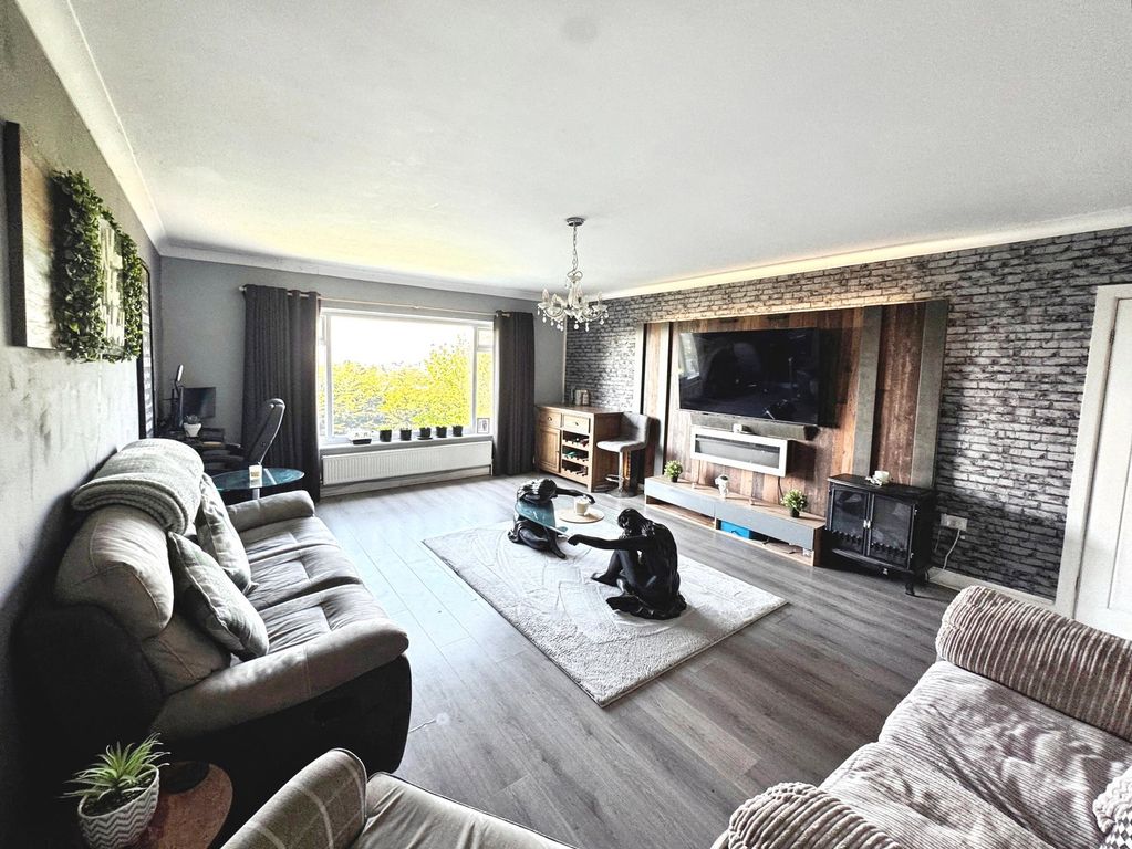 Property photo 3 of 28