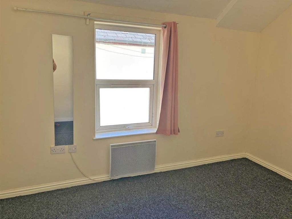 Property photo 3 of 5 Claude Place Bedroom.Jpg